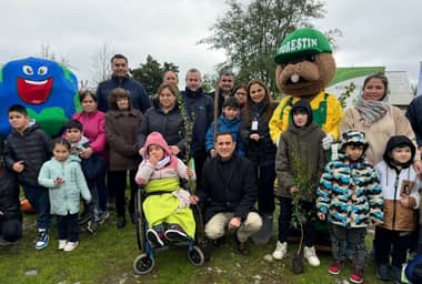 Municipio de Curicó conmemoró el Día Mundial del Árbol con plantación de especies nativas en Los Niches