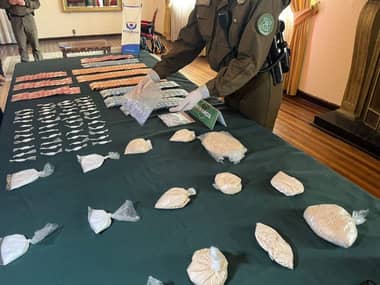 En prisión preventiva quedaron dos mujeres narcotraficantes que operaban en Sarmiento