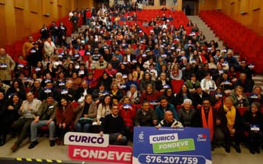 Municipio de Curicó entregó recursos del Fondo de Desarrollo Vecinal para 153 proyectos