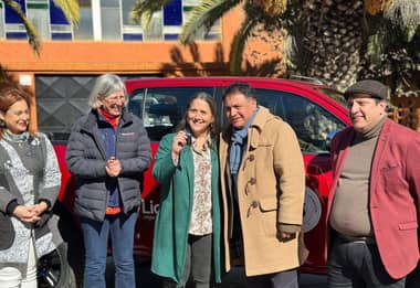 DPR del Maule entregó vehículos todo terreno a municipios de Licantén y Romeral para atención de salud