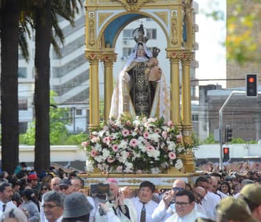 Procesión de la Virgen del Carmen en Curicó congregó a fieles que marcharon por las calles