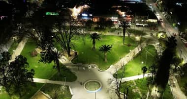 Vecinos denuncian que personas en situación de calle se tomaron terrazas y local comercial en sector Avenida España
