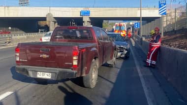 Diputado Pulgar sufre robo por sorpresa mientras cargaba combustible en Santiago