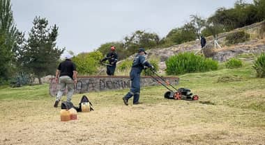 Trabajadores de áreas verdes de Curicó acusan sueldos impagos