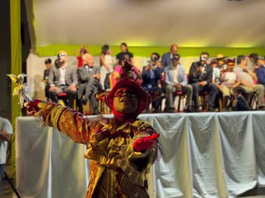 Sagrada Familia celebró su aniversario Nº133 con alegre carnaval