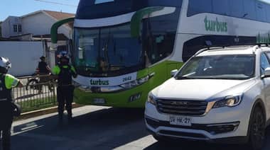 Bus en panne provoca caos vial en acceso norte a Curicó