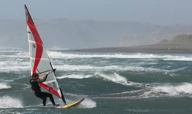 Campeonato Nacional de Windsurf promete emoción y turismo en Llico