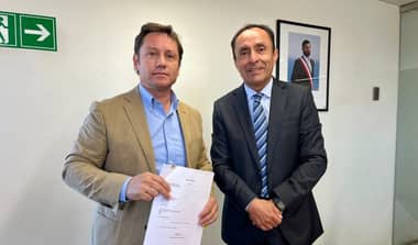 Gobernador del Maule firma compromiso con ministro de Deporte para apoyar realización del Mundial Sub 20