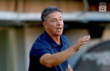 Almandoz respalda a Meneses tras su expulsión ante Ñublense