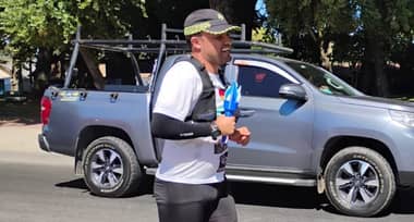 Corredor talquino conmueve a Curicó en su travesía por la inclusión de niños con autismo