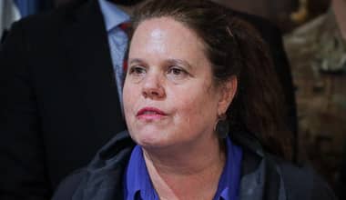 Maya Fernández renuncia a Defensa tras polémica por venta de casa de Allende