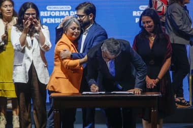 Presidente Gabriel Boric promulgó la nueva reforma a las pensiones