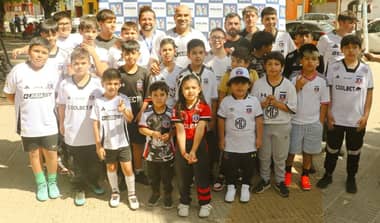 Molina se viste de gala: Colo-Colo de Todos los Tiempos llega al estadio municipal