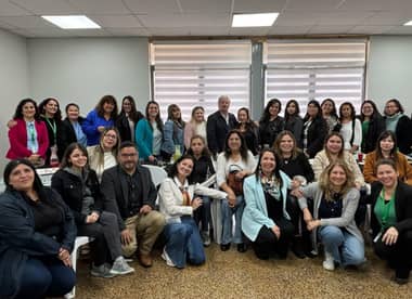 20 curicanas recibieron Fondo Concursable del Programas Mujeres Jefas de Hogar