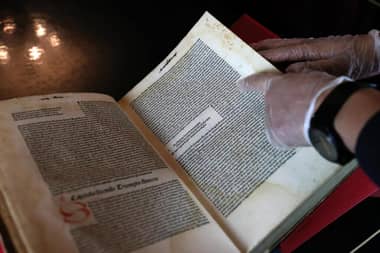 El tesoro bibliográfico de la U. de Chile: "Triunfos de Petrarca", un incunable de 540 años que narra la evolución del libro