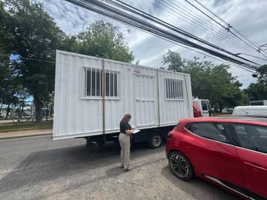 Exalcalde de Curicó afirma que container de seguridad está implementado como oficina