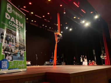 Teatro Provincial de Curicó se llenó de talento escolar en vibrante celebración del Día de las Artes y la Cultura