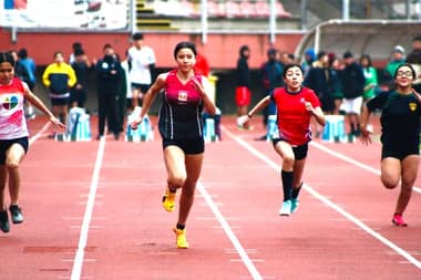 Curicó vibró con el provincial de Atletismo Escolar 2025 en el Estadio La Granja
