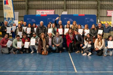 100 familias de Rauco reciben las llaves de su casa propia en emotiva ceremonia