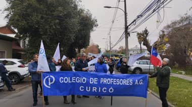 Paro masivo de profesores paraliza casi la totalidad de los colegios en la provincia de Curicó