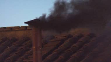 Cónclave sin humo blanco en su primera jornada: la espera por el nuevo Papa continúa