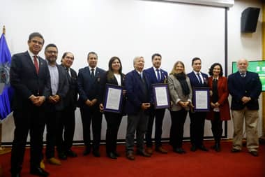 Entregan medalla municipal de plata a tres funcionarios de la Policía de Investigaciones de Curicó