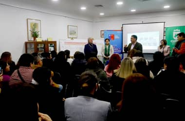 Dirigentes habitacionales de Curicó participaron en charla informativa sobre beneficios estatales