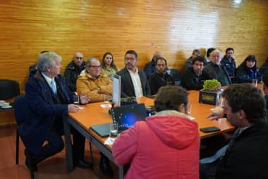 Comenzó mesa multisectorial para aplicar ley eliminación de cables en desuso en Curicó