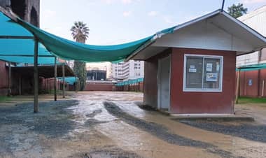 Curicó extiende permiso para estacionamientos en sitios eriazos hasta junio de 2026