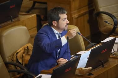 Diputado Hugo Rey destacó aprobación de modificación de la Ley de Adopción en Chile
