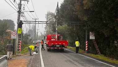Molina instala pórticos de seguridad en paso bajo nivel de Itahue para prevenir accidentes de camiones