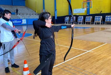 Tiro con arco curicano brilla en Valdivia con nuevo récord nacional de Ana Zúñiga
