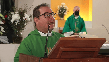 Sacerdote fue apuñalado por tres desconocidos en Talca