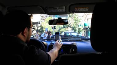 Conductores de aplicaciones denuncian "hostigamiento" de fiscalizadores y exigen "marcha blanca" para evitar multas