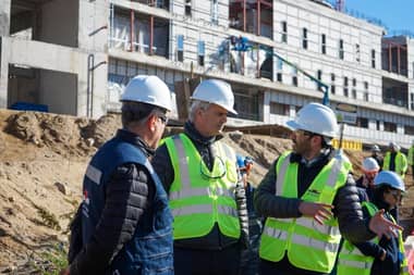 Senador Galilea inspecciona obras de hospitales en Parral, Cauquenes y Constitución: estarían operativos en 2026