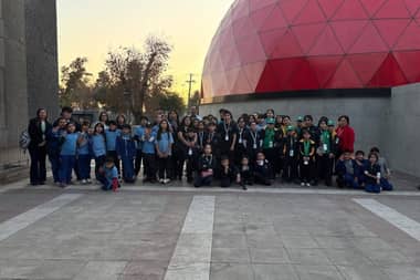 Estudiantes de Hualañé visitan Santiago en enriquecedora salida pedagógica
