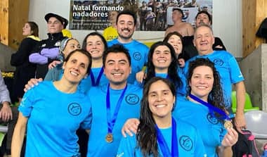 Club Tiburones de Curicó destaca en Copa de Natación Máster del Maule con el sexto lugar