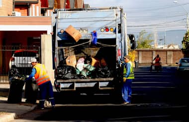 Este martes no habrá retiro de basura domiciliaria al poniente de la línea férrea en Curicó