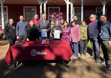 Firman convenio para la conservación de la Biblioteca Municipal de Romeral