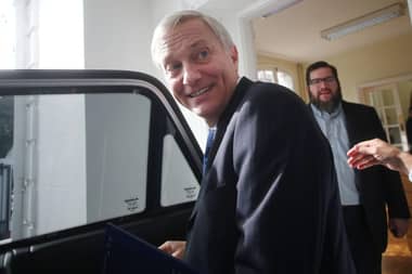 Kast amplía ventaja sobre Jara y Matthei retrocede a 14%, según encuesta