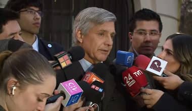 Harold Mayne-Nicholls inscribe su candidatura presidencial y busca revertir las encuestas