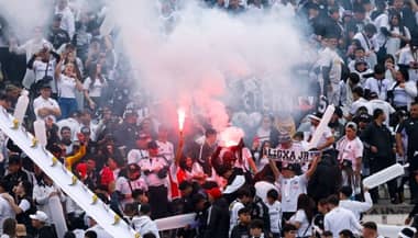 Hincha de Colo Colo falleció tras caer del techo en el Estadio Monumental