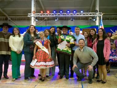 Pareja de Cauquenes gana el Regional de Cueca del Adulto Mayor 2025