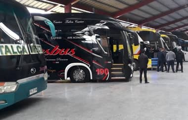 Sernac llama a pasajeros a exigir sus derechos al comprar pasajes de buses interurbanos