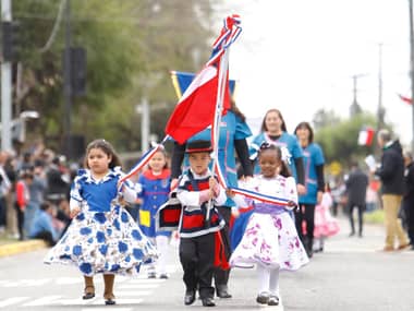 Sarmiento celebra con masivo desfile de Fiestas Patrias