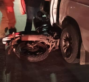 Motorista se salva milagrosamente tras ser impactado por camioneta en Curicó