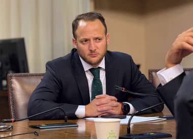 Diputado Guzmán acusa discriminación política en recorte presupuestario y advierte efecto para las regiones