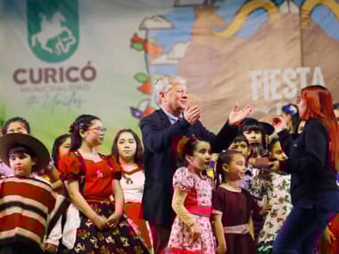 Estudiantes de Curicó se presentaron en jornada inaugural de la Fiesta de la Chilenidad en Curicó