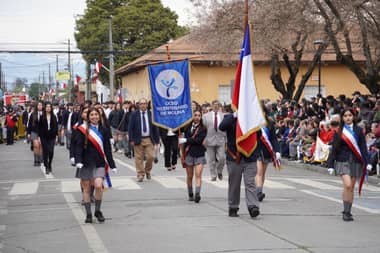 Molina cerró semana de desfiles de Fiestas Patrias con más de 128 organizaciones marchando por la ciudad