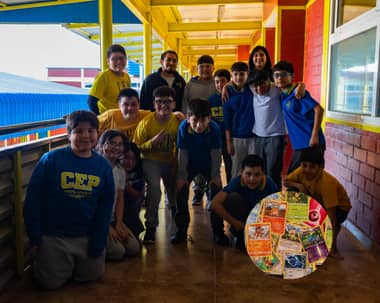 Estudiantes del Centro Educativo Peumayén refuerzan diversas habilidades con taller de Cartas Pokémon
